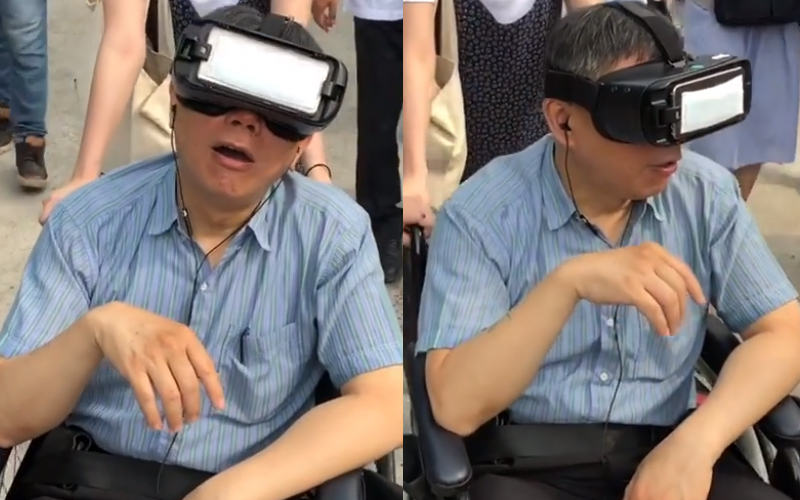 柯P坐輪椅玩VR，不顧形象搖頭晃腦、嘴巴開開一副癡呆臉超ㄎ一ㄤ