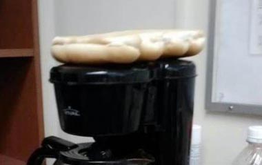 上班時突然想吃熱狗   教你製作熱騰騰的熱狗麵包