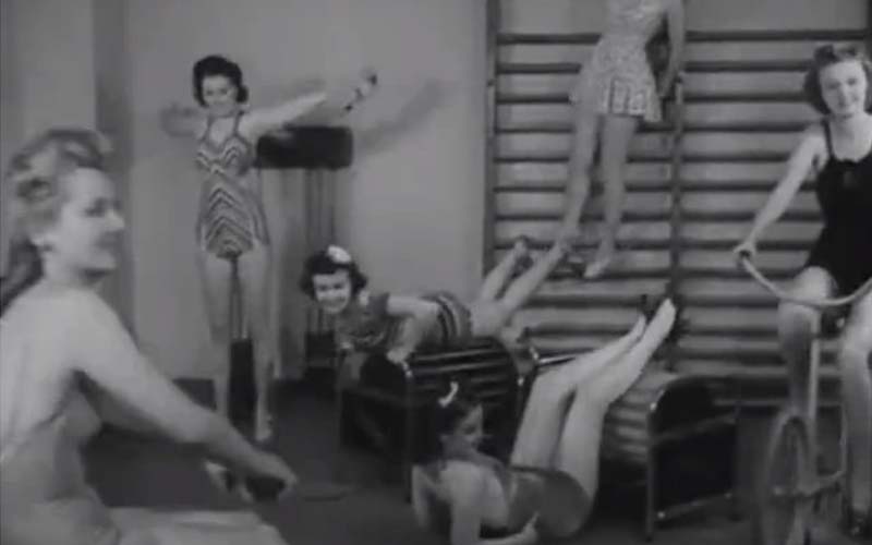 1940年代的健身房竟然長這樣各種詭異到根本像恐怖電影的場景啊．．