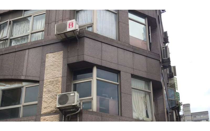 日本女生來台旅遊看到「這棟大樓」超傻眼  網友直呼「台灣太謎了  」