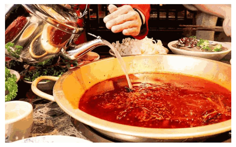 吃火鍋時，店員潛台詞「需不需要加湯」原來有這麼多層涵義！